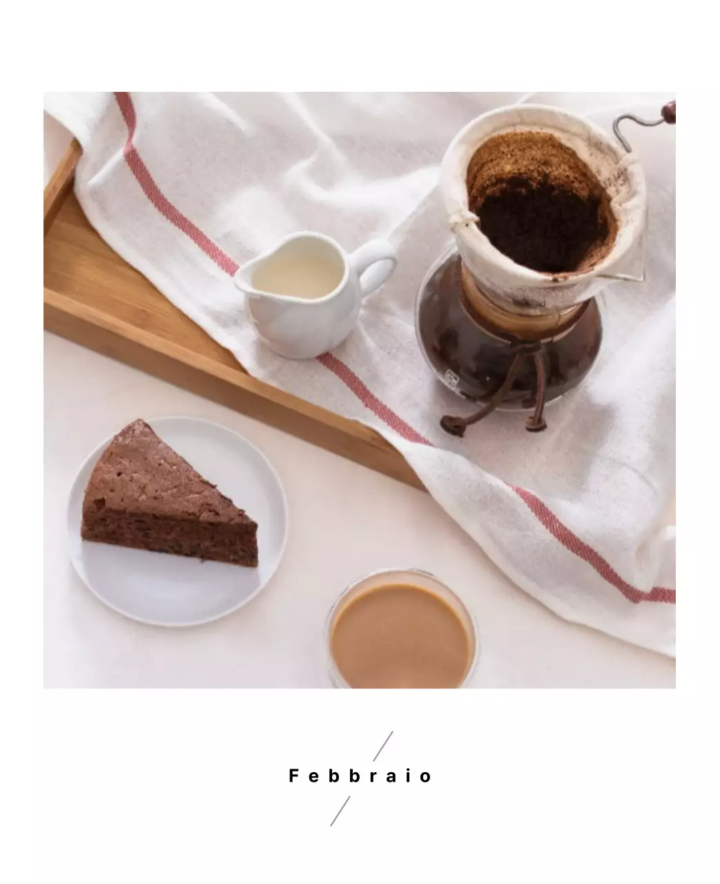 Semplice calendario da tavolo con foto di caffè per bar nei toni del bianco