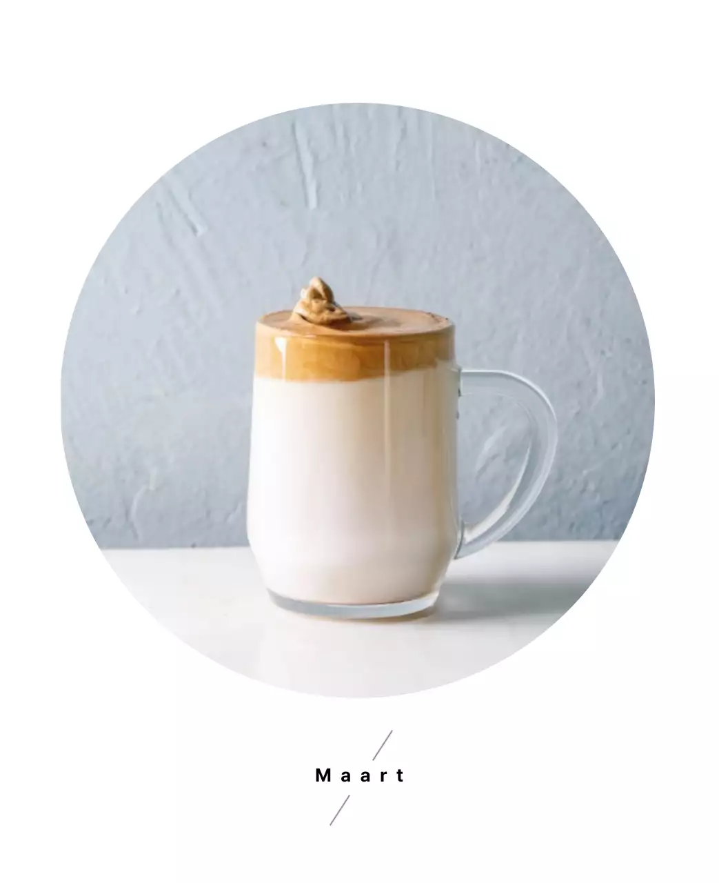 Eenvoudige bureaukalender met koffiefoto's voor cafés in witte tinten