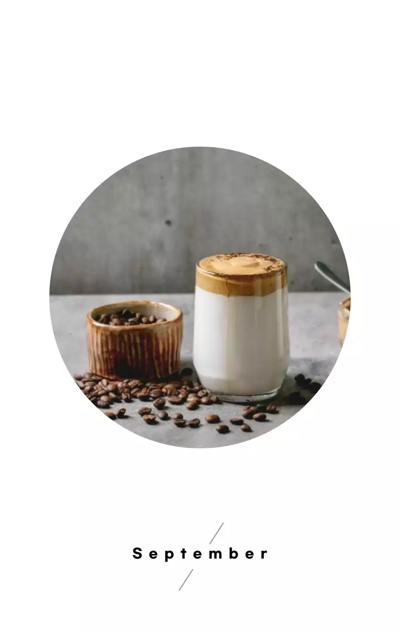 Eenvoudige bureaukalender met koffiefoto's voor cafés in witte tinten