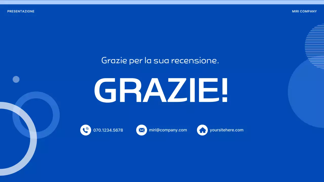 Proposta con forme semplici su sfondo blu