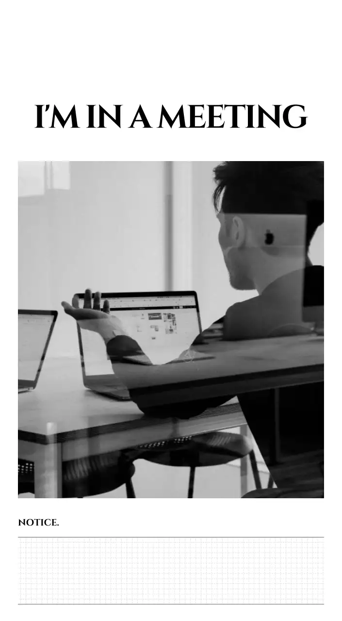 白黒の感性的な旅行写真をコンセプトにしたシンプルなカレンダー。