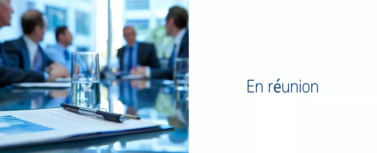 Calendrier promotionnel d'hôpital simple blanc marine