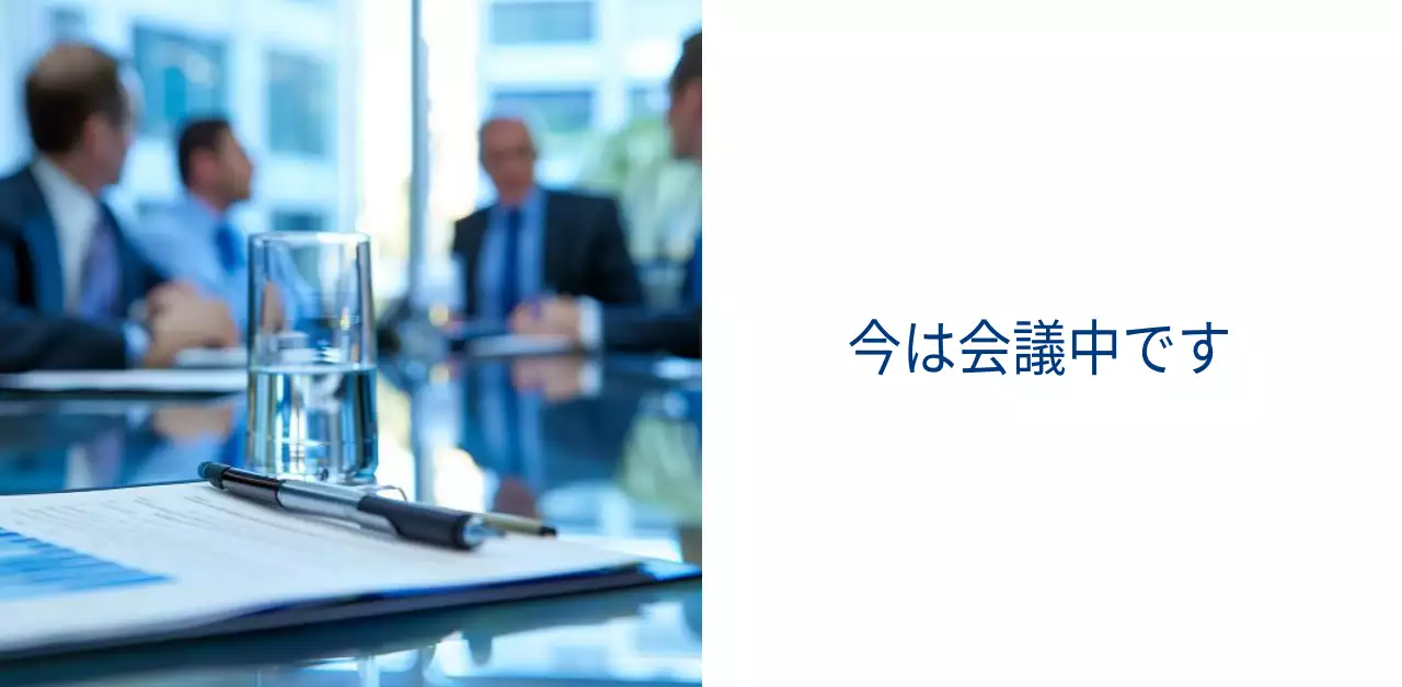 ネイビーホワイトのシンプルな病院広報カレンダー