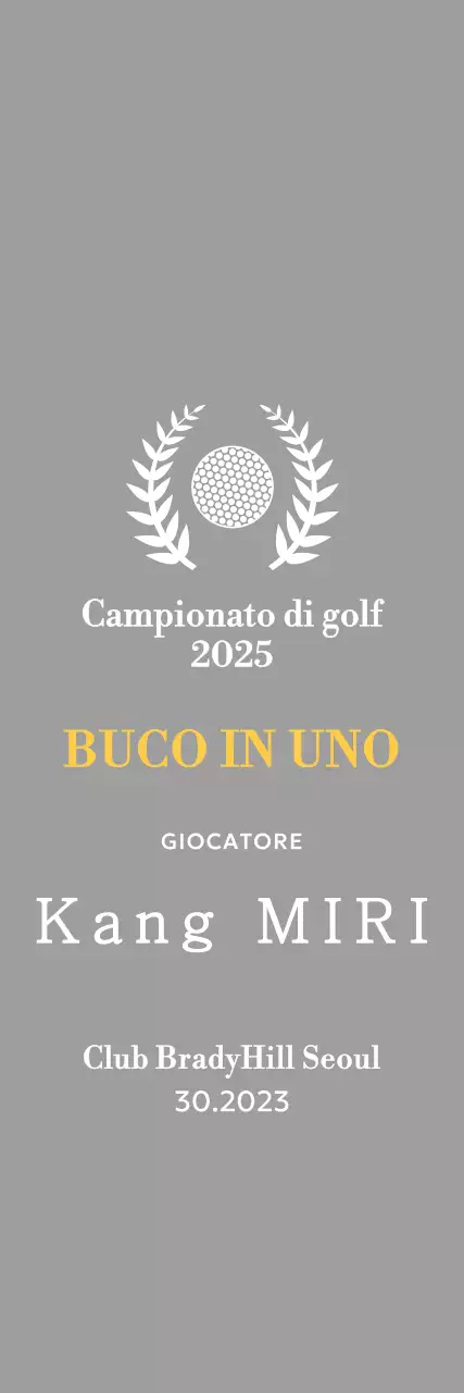 Un classico trofeo da torneo di golf con una corona d'alloro avvolta intorno a una pallina da golf.