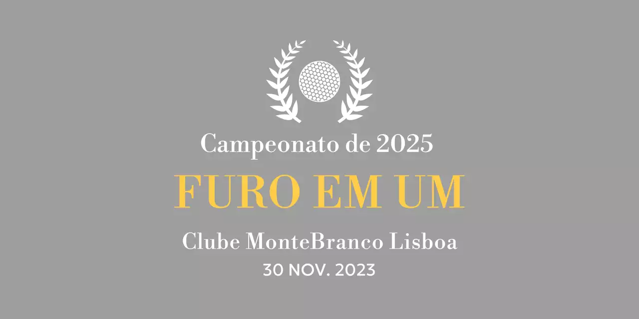 Um troféu de torneio de golfe clássico com uma coroa de louros à volta de uma bola de golfe.