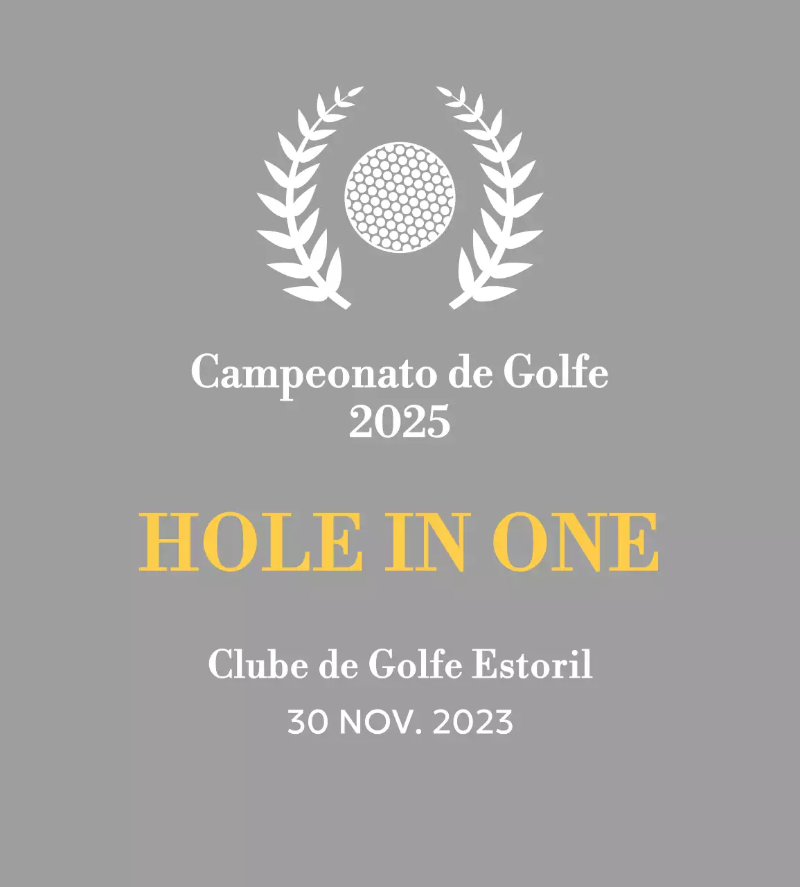 Um troféu de torneio de golfe clássico com uma coroa de louros à volta de uma bola de golfe.