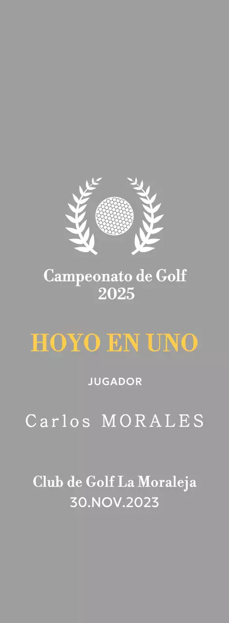 Un trofeo clásico de torneo de golf con una corona de laurel que envuelve una pelota de golf.