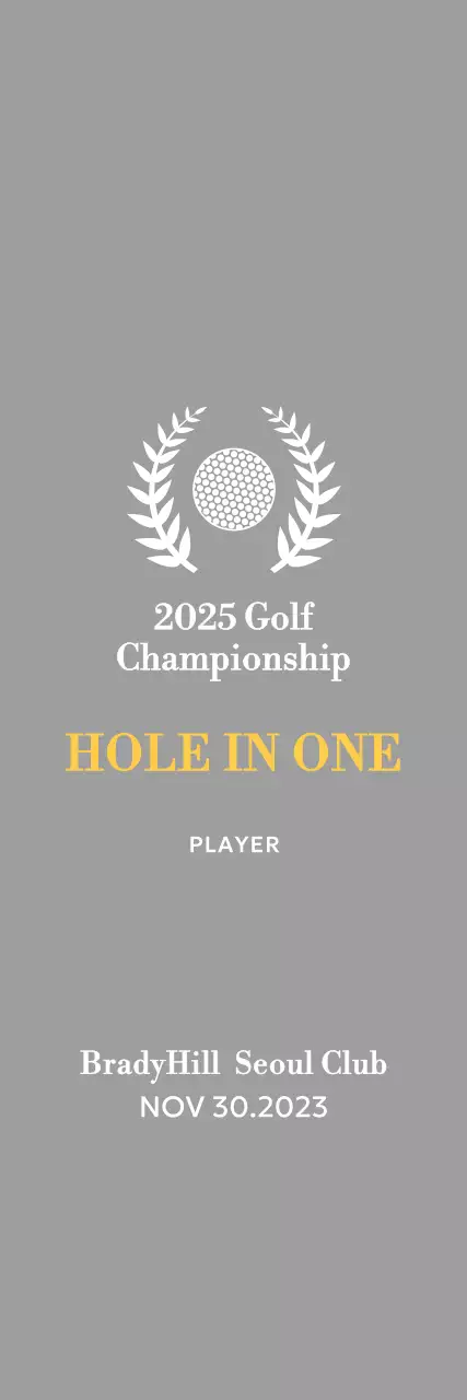 ゴルフボールを包んだ月桂樹が印象的なクラシックなゴルフコンペのトロフィー。