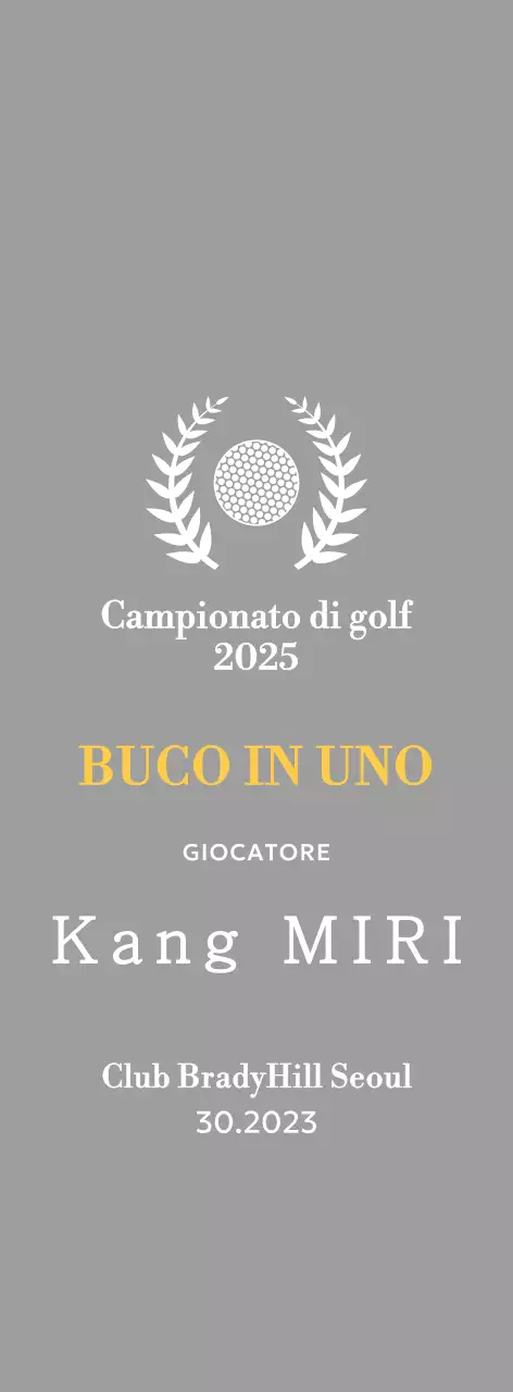 Un classico trofeo da torneo di golf con una corona d'alloro avvolta intorno a una pallina da golf.