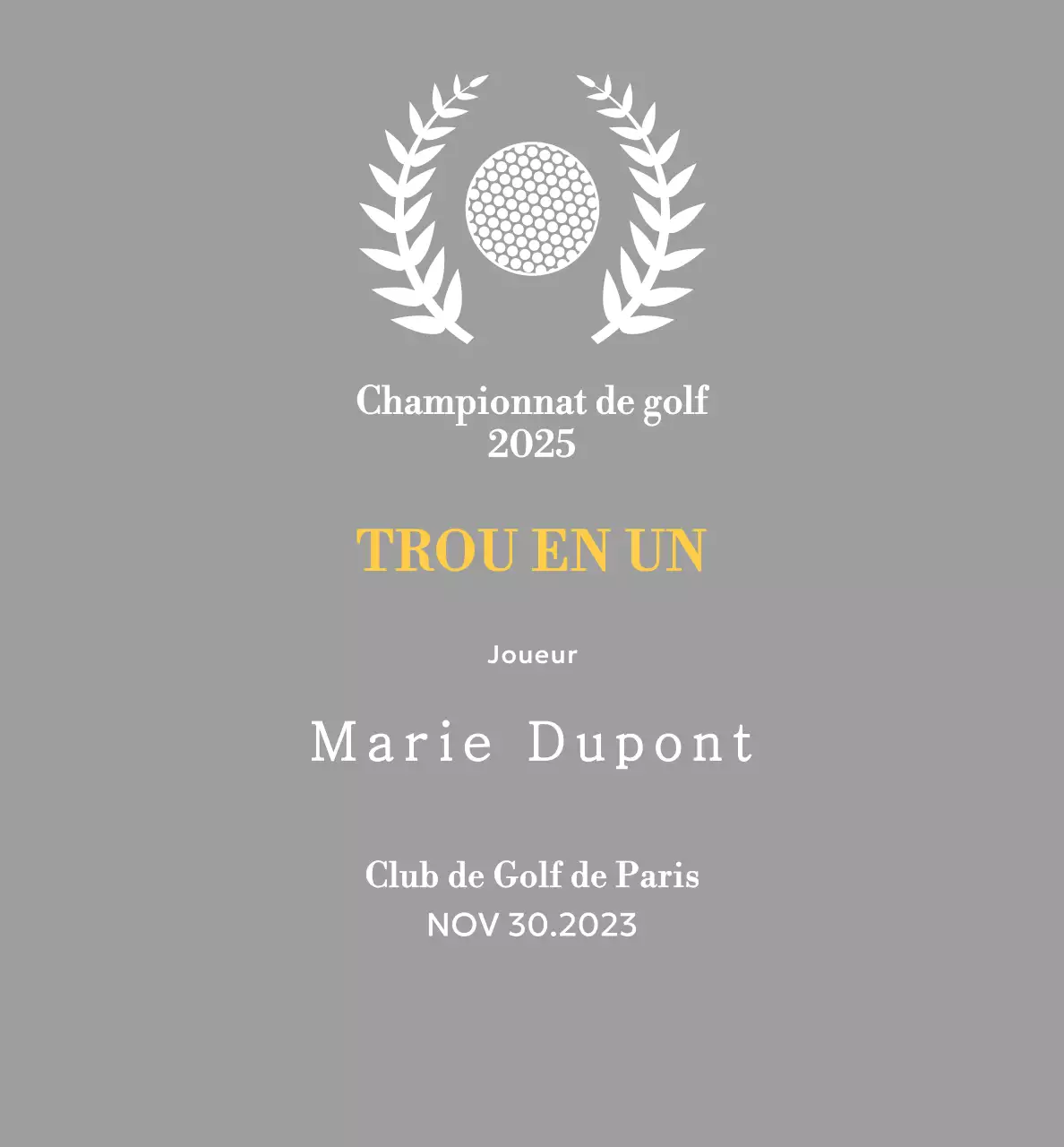 Un trophée classique de tournoi de golf représentant une couronne de laurier entourant une balle de golf.