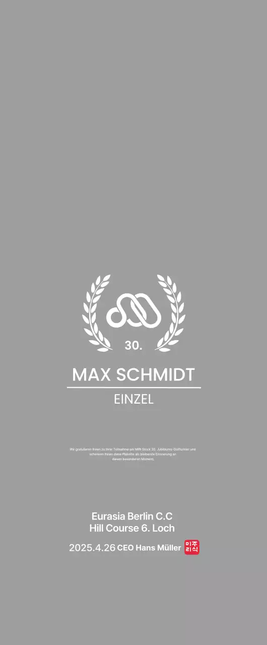 Hübsche Golftrophäe mit Lorbeerblatt und Firmenlogo