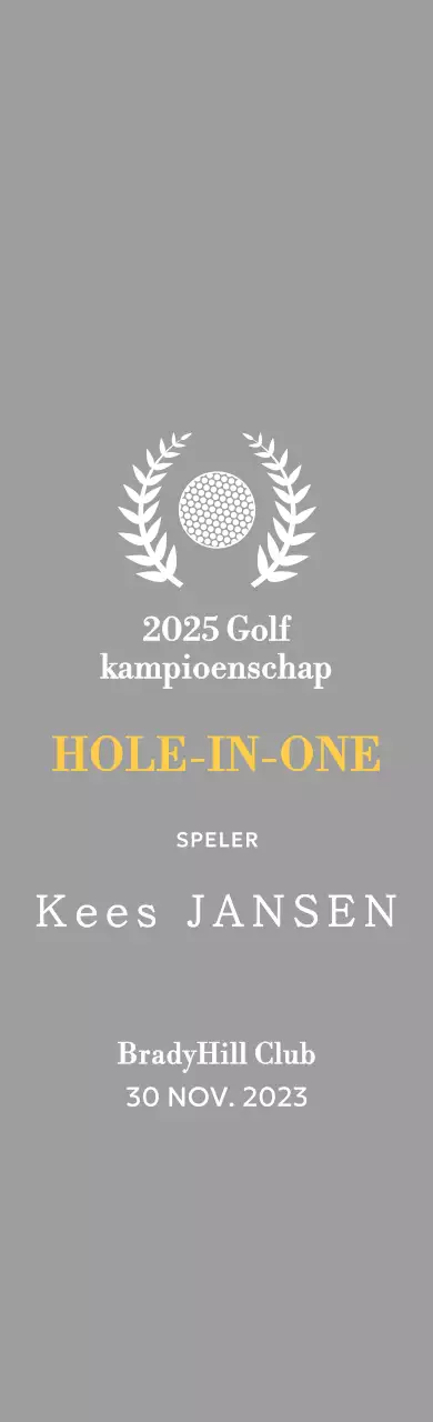 Een klassieke golftoernooitrofee met een lauwerkrans om een golfbal.