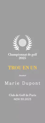 Un trophée classique de tournoi de golf représentant une couronne de laurier entourant une balle de golf.