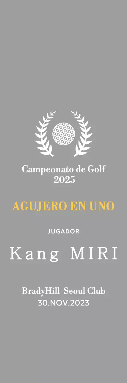 Un trofeo clásico de torneo de golf con una corona de laurel que envuelve una pelota de golf.