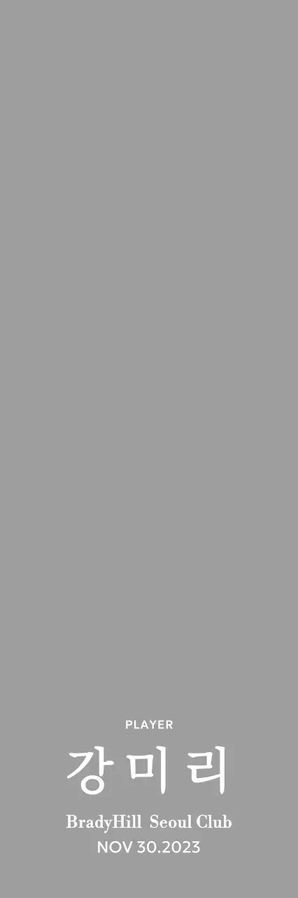 골프공을 감싼 월계수가 인상적인 클래식한 골프 대회 트로피