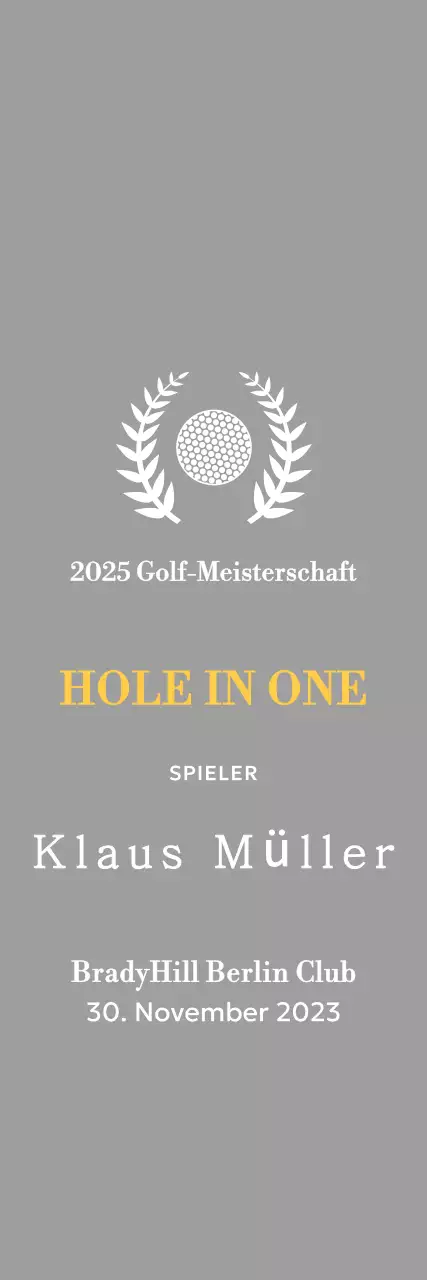 Eine klassische Golfturnier-Trophäe mit einem Lorbeerkranz, der um einen Golfball gewickelt ist.