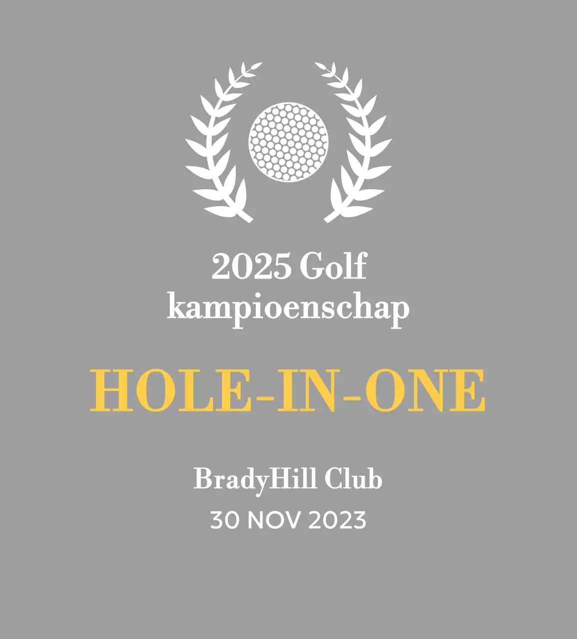 Een klassieke golftoernooitrofee met een lauwerkrans om een golfbal.