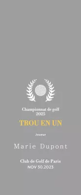 Un trophée classique de tournoi de golf représentant une couronne de laurier entourant une balle de golf.