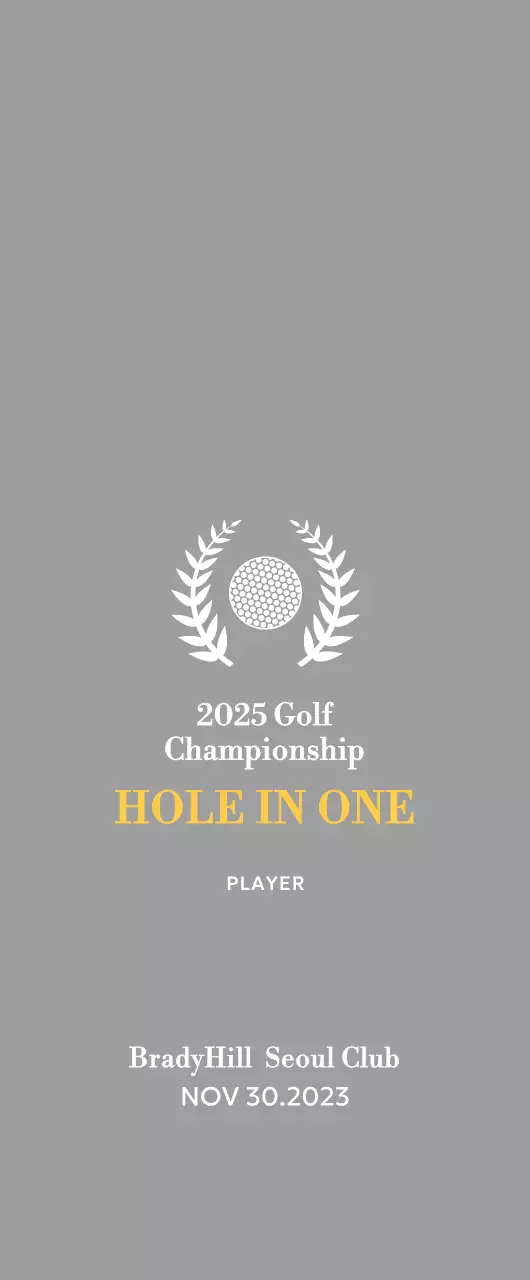 ゴルフボールを包んだ月桂樹が印象的なクラシックなゴルフコンペのトロフィー。