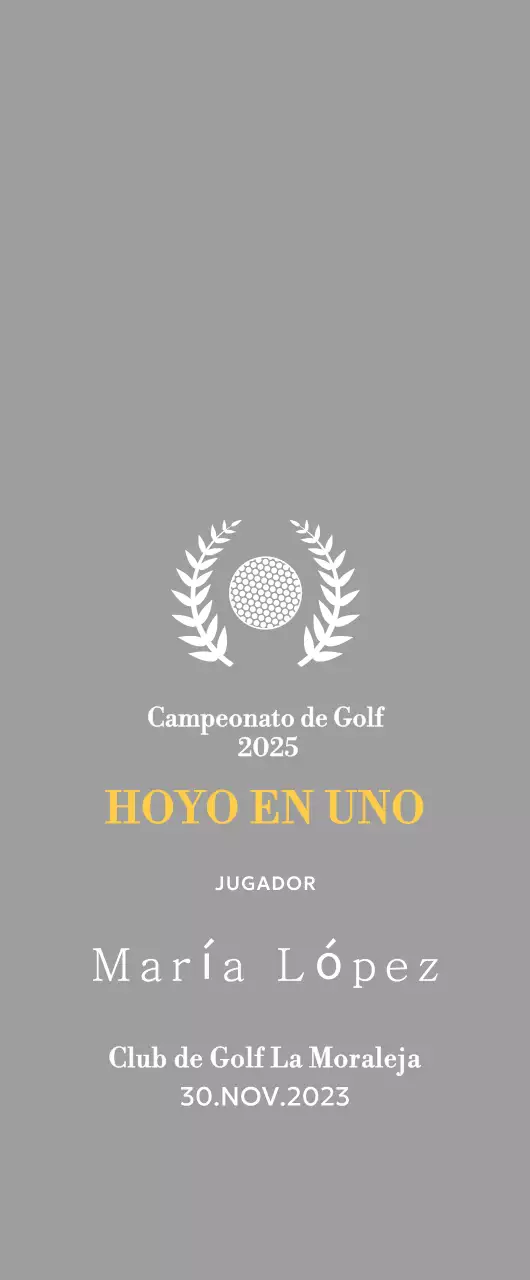 Un trofeo clásico de torneo de golf con una corona de laurel que envuelve una pelota de golf.