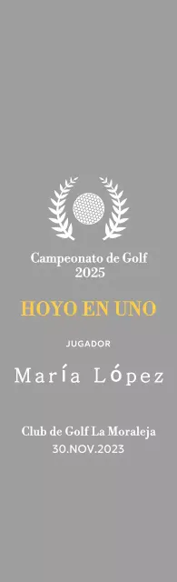 Un trofeo clásico de torneo de golf con una corona de laurel que envuelve una pelota de golf.