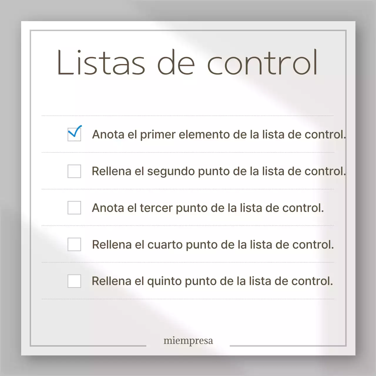 Explicación del diseño simple en blanco