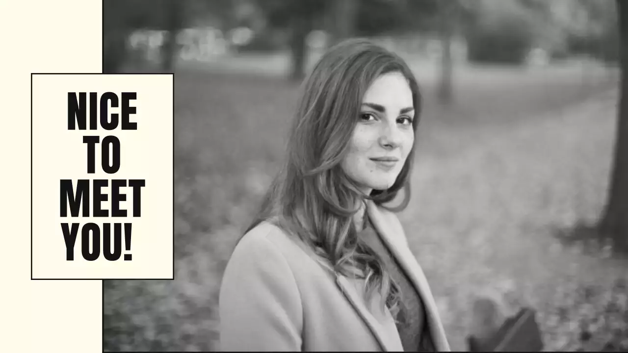 Presentasi Pengenalan Pribadi Minimal Beige