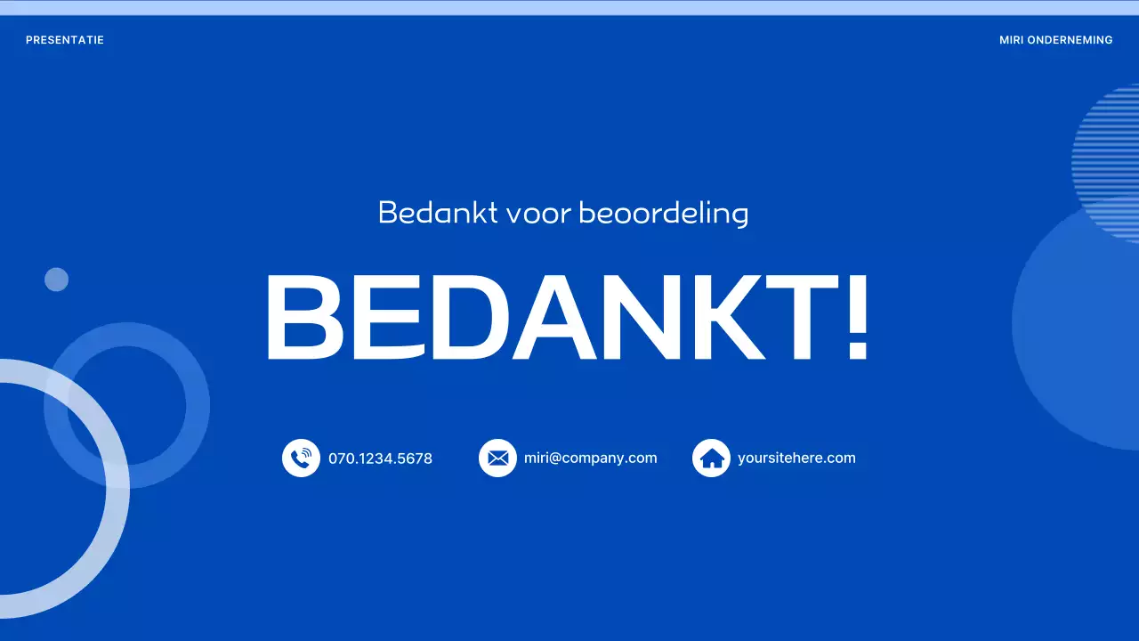 Voorstel met eenvoudige vormen op een blauwe achtergrond