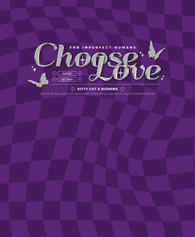 Kaos bergaya efek metalik perak yang simpel dan trendi