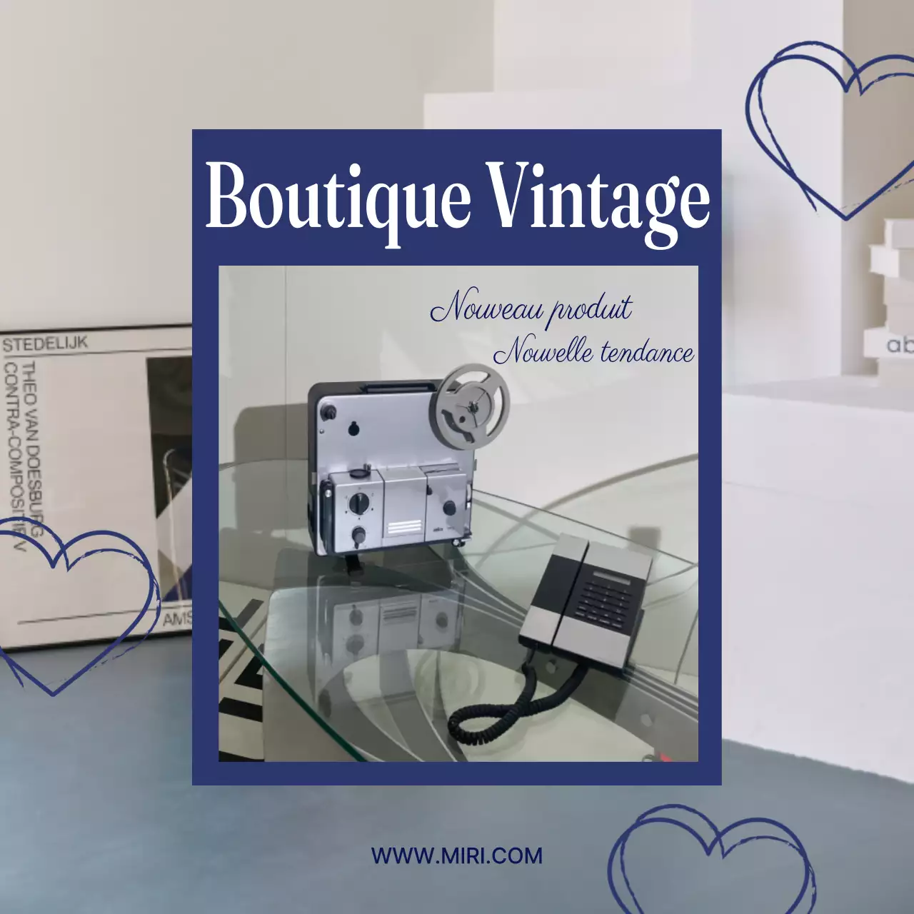 Promouvoir un intérieur mid-century en bleu marine et gris