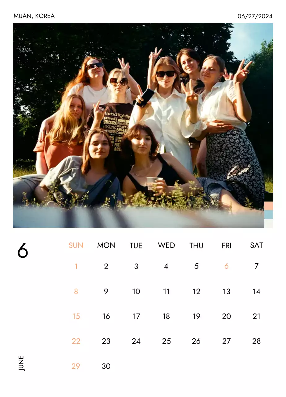 Kalender perjalanan minimalis dengan tata letak yang bersih