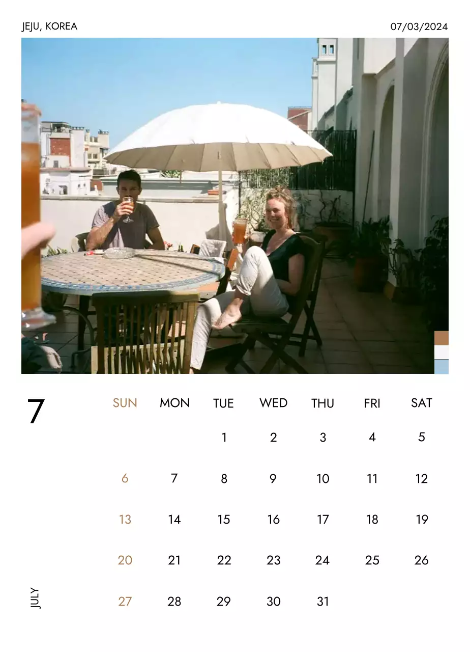 Kalender perjalanan minimalis dengan tata letak yang bersih