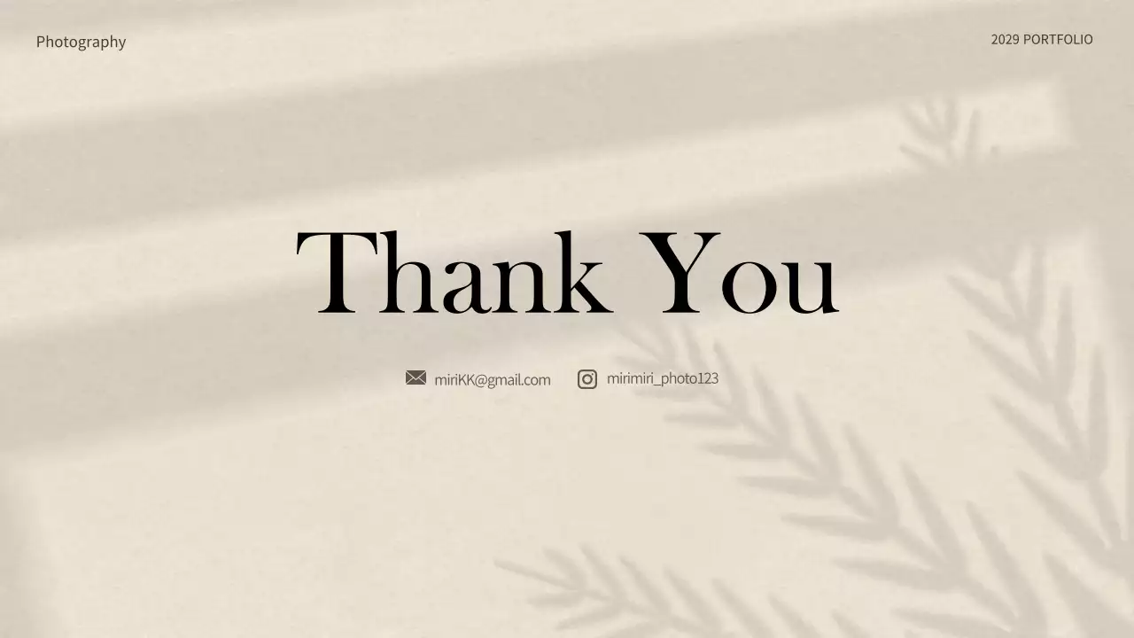 베이지의 필름 카메라 컨셉의 포트폴리오