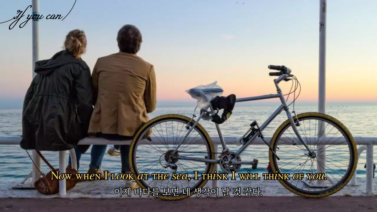 노란색과 흰색 자막바 컨셉의 영화 리뷰
