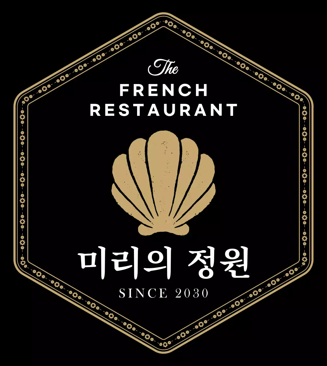 골드의 화려한 프레임의 프렌치 레스토랑