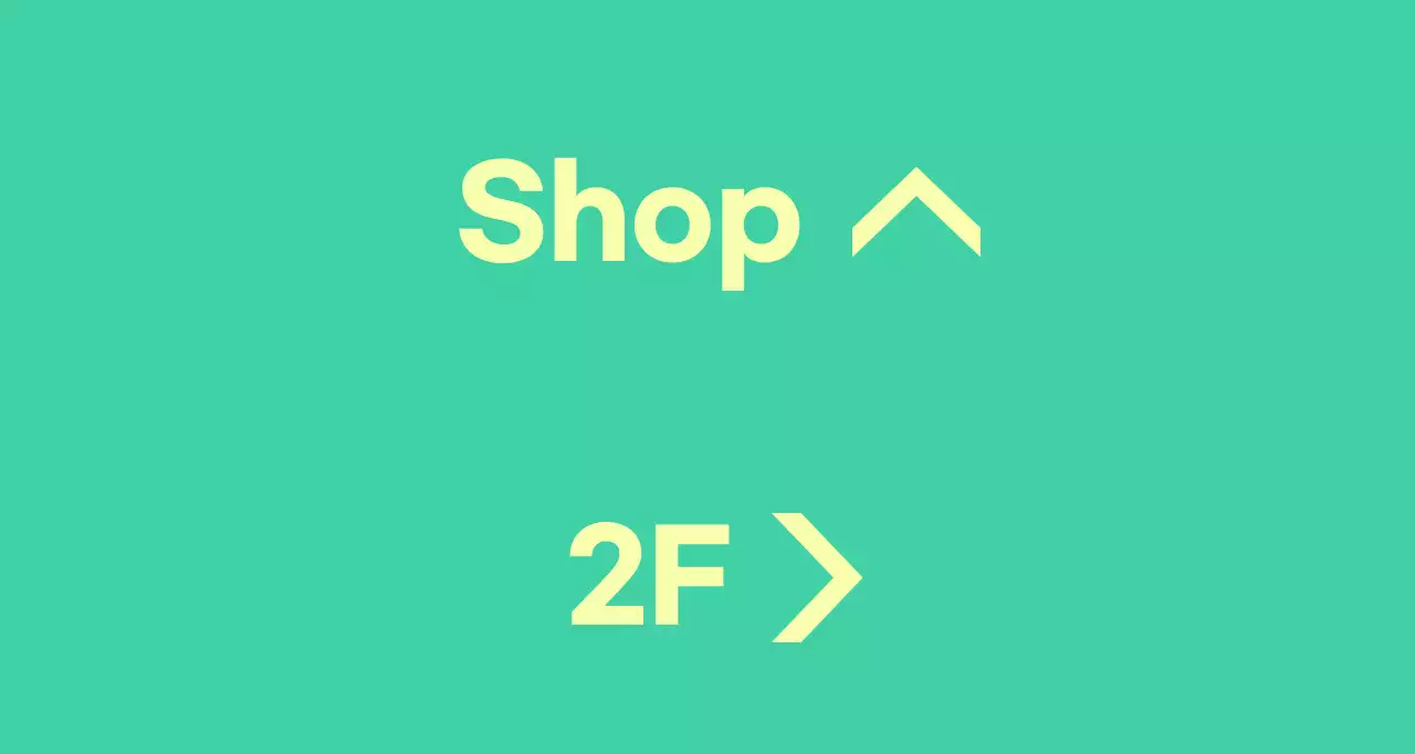 위치 안내 문구가 있는 민트색에 노란색 발매트