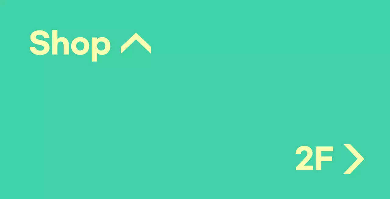 위치 안내 문구가 있는 민트색에 노란색 발매트