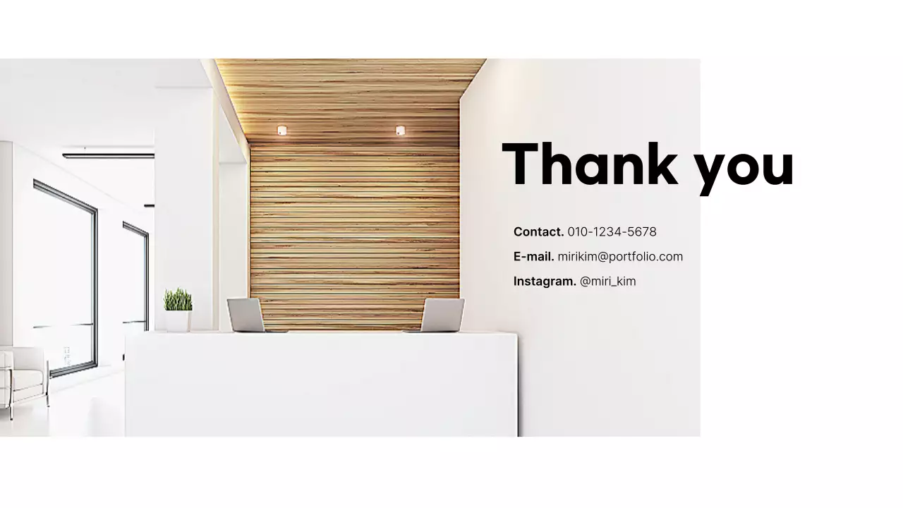 흰색과 하늘색의 심플한 인테리어 디자이너 포트폴리오