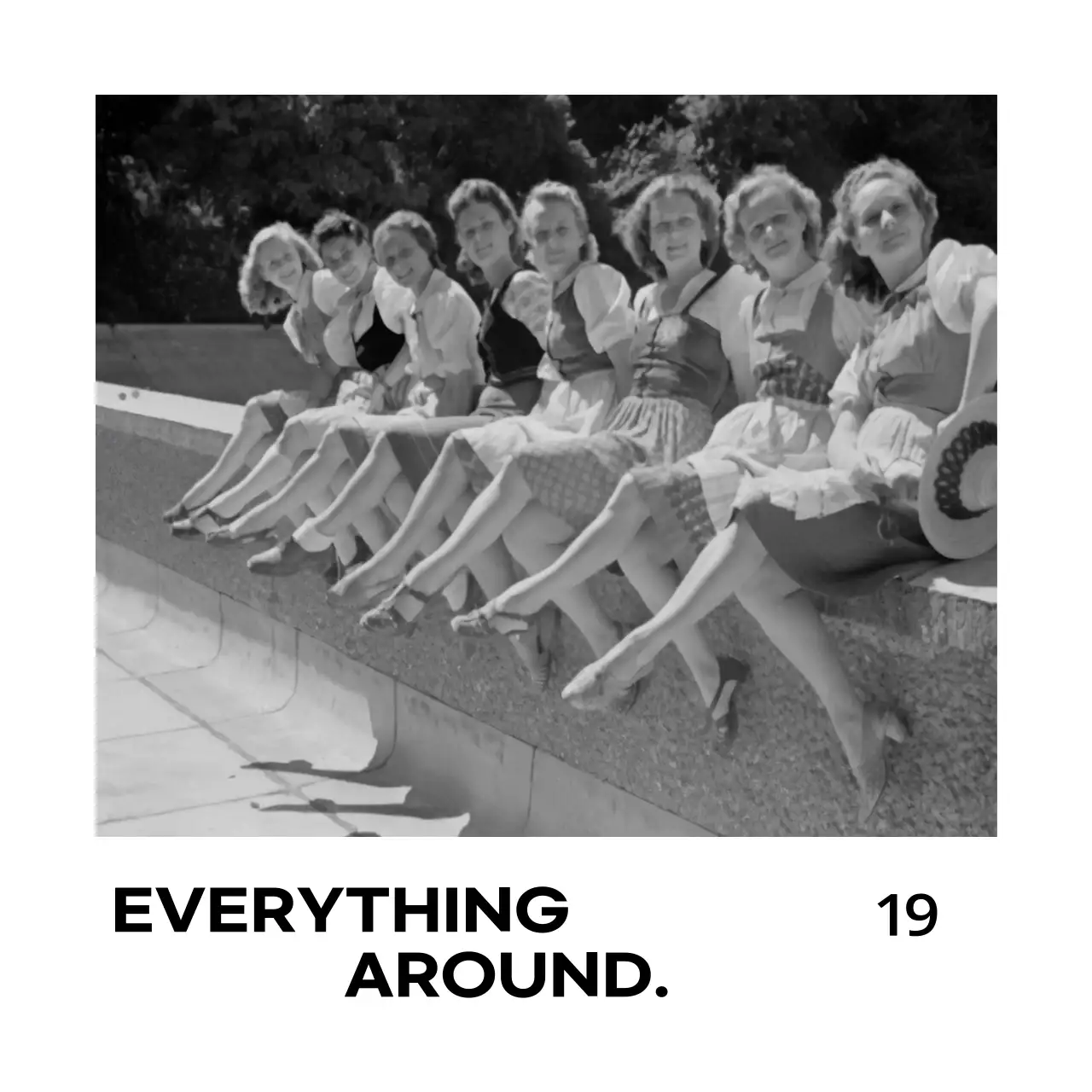 흑백의 빈티지 사진과 영어 문구가 있는 굿즈