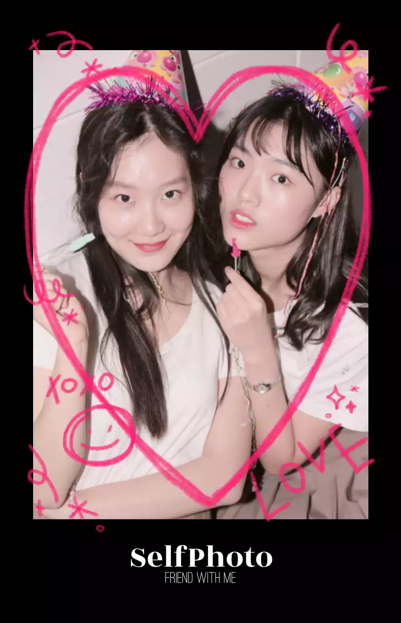 검은색과 핑크색의 하이틴 낙서 컨셉의 포토카드 프레임