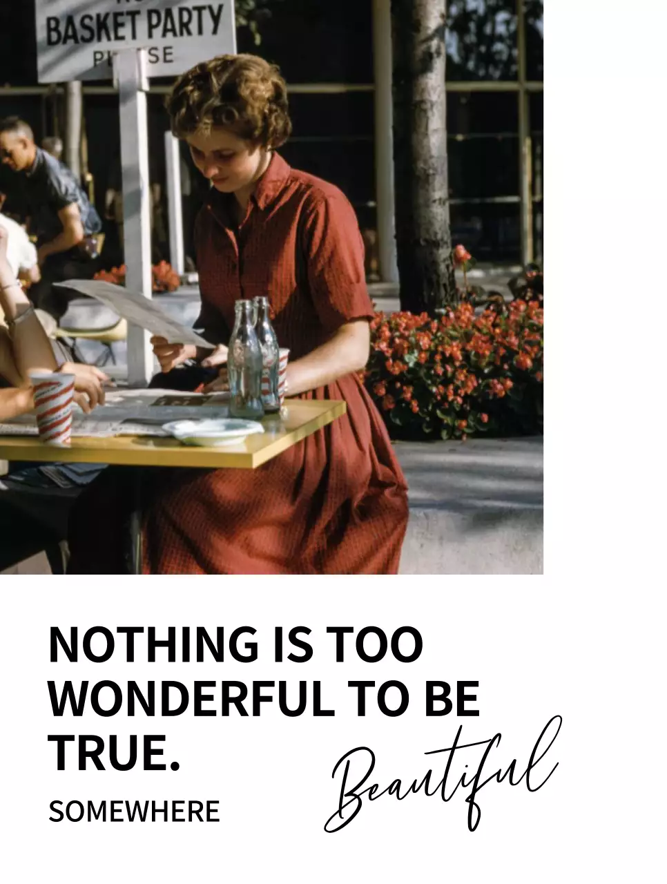 검정색의 글씨와 빈티지한 사진이 있는 심플한 굿즈