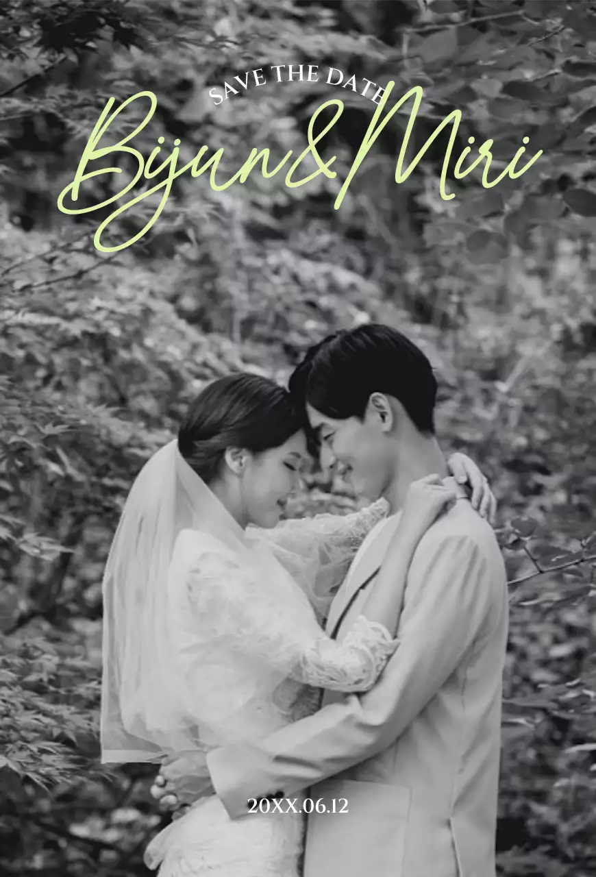 녹색이 포인트가 되는 흑백 웨딩화보가 있는 청첩장