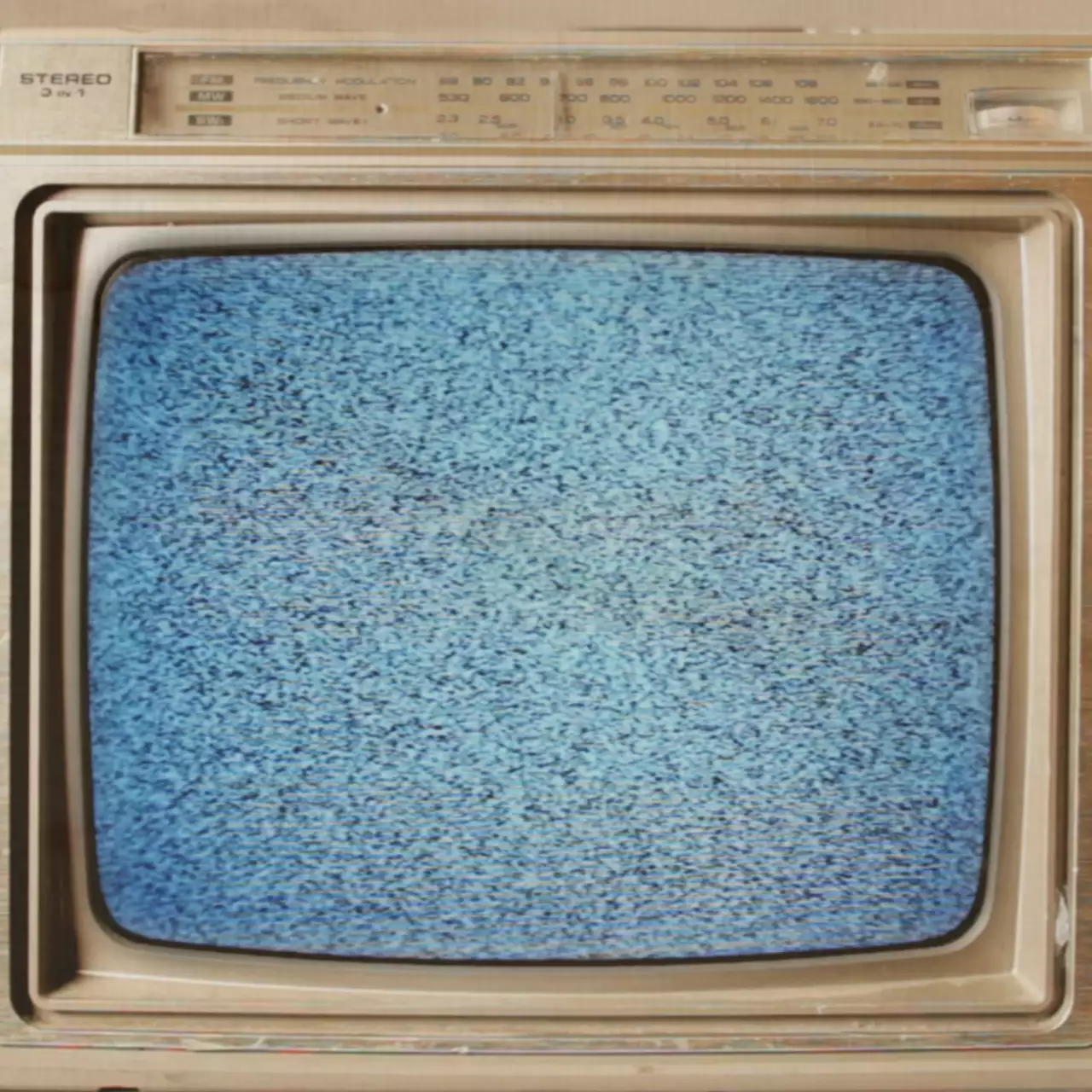 베이지톤의 레트로한 tv프레임으로 강조한 할인 이벤트 정보