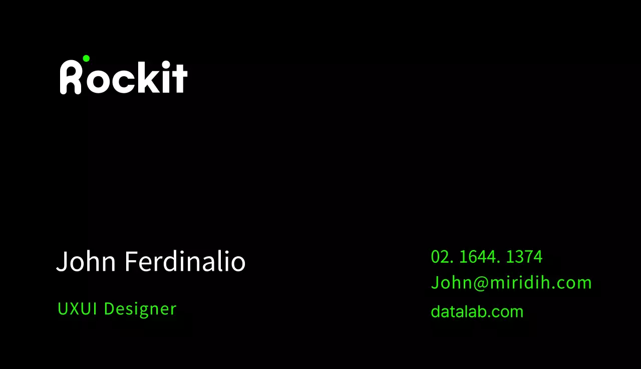 검은색이 쓰인 심플한 알파벳 R이 들어간 심플하고 기본적인 명함