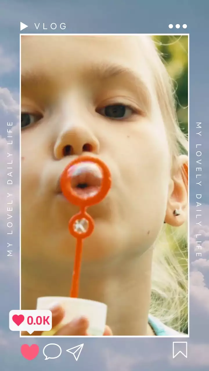 하늘색 구름배경의 아기 성장 브이로그