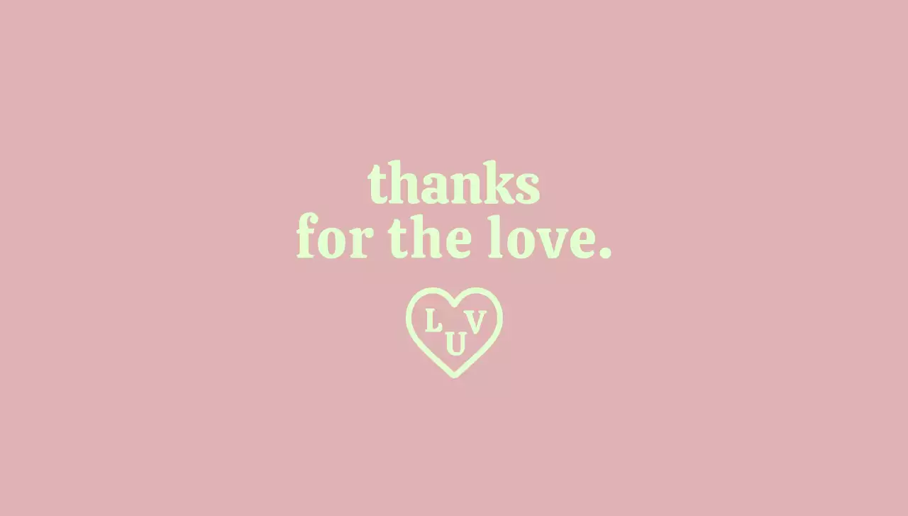 텍스트와 하트모양 일러스트로 이루어진 심플한 느낌의 브랜드 감사 봉투