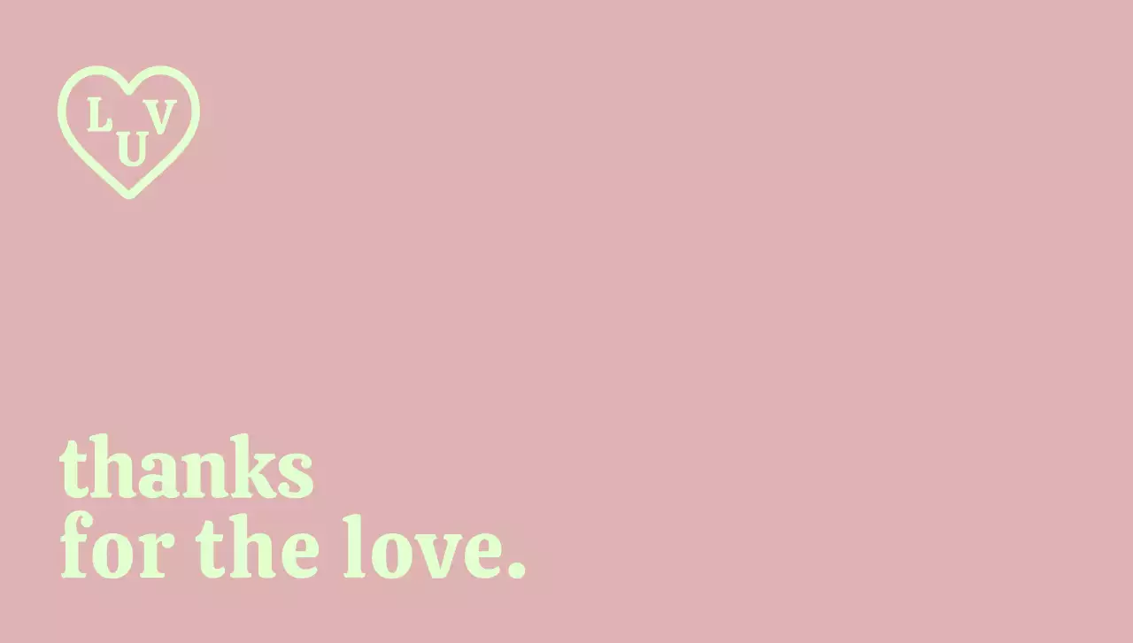 텍스트와 하트모양 일러스트로 이루어진 심플한 느낌의 브랜드 감사 봉투