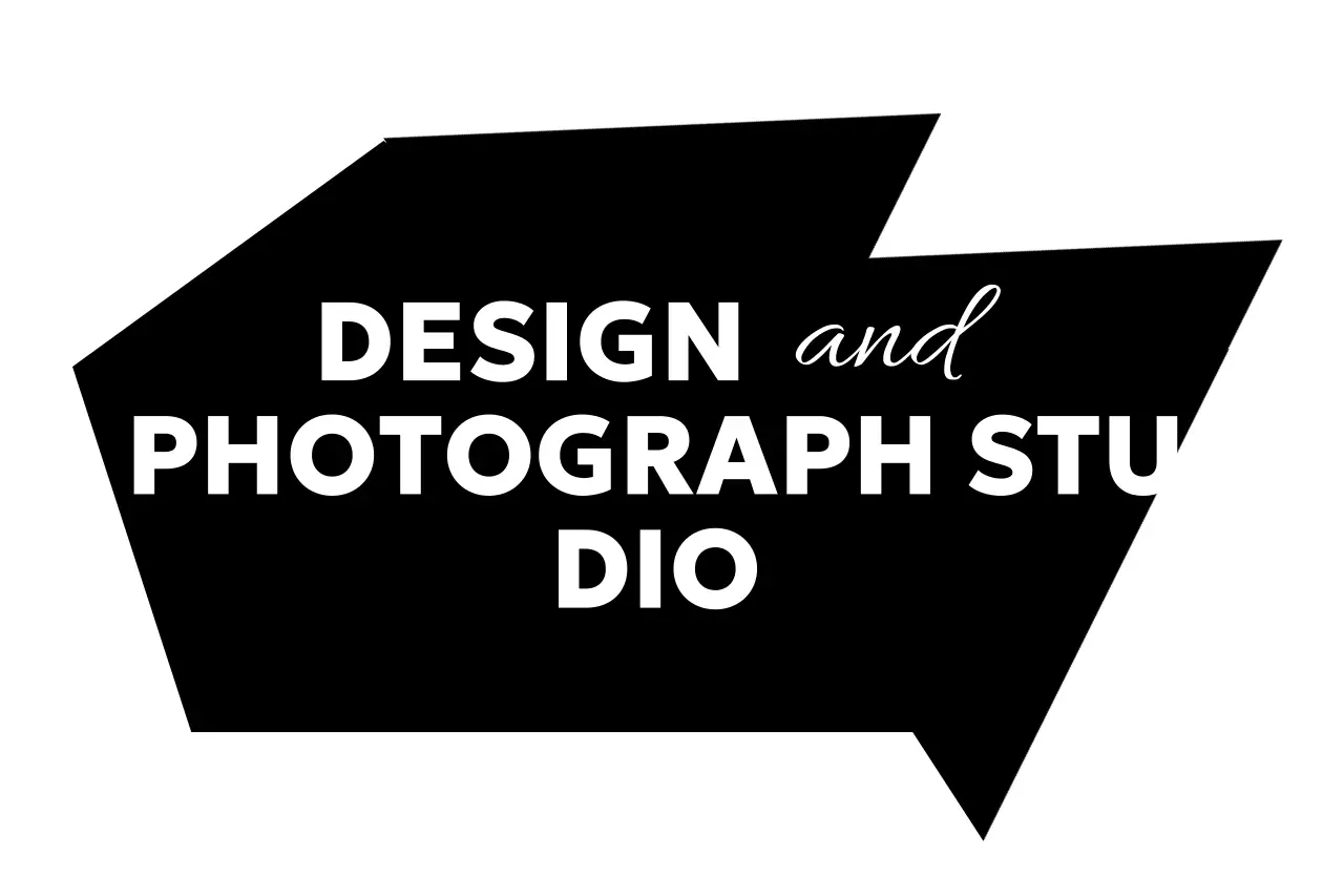 Kata-kata logo bentuk sederhana berwarna hitam