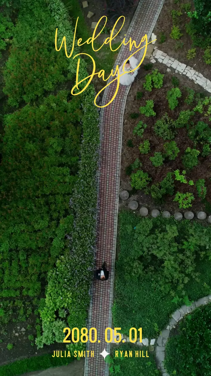 노랑색 글씨가 있는 심플한 결혼식 세로 청첩장