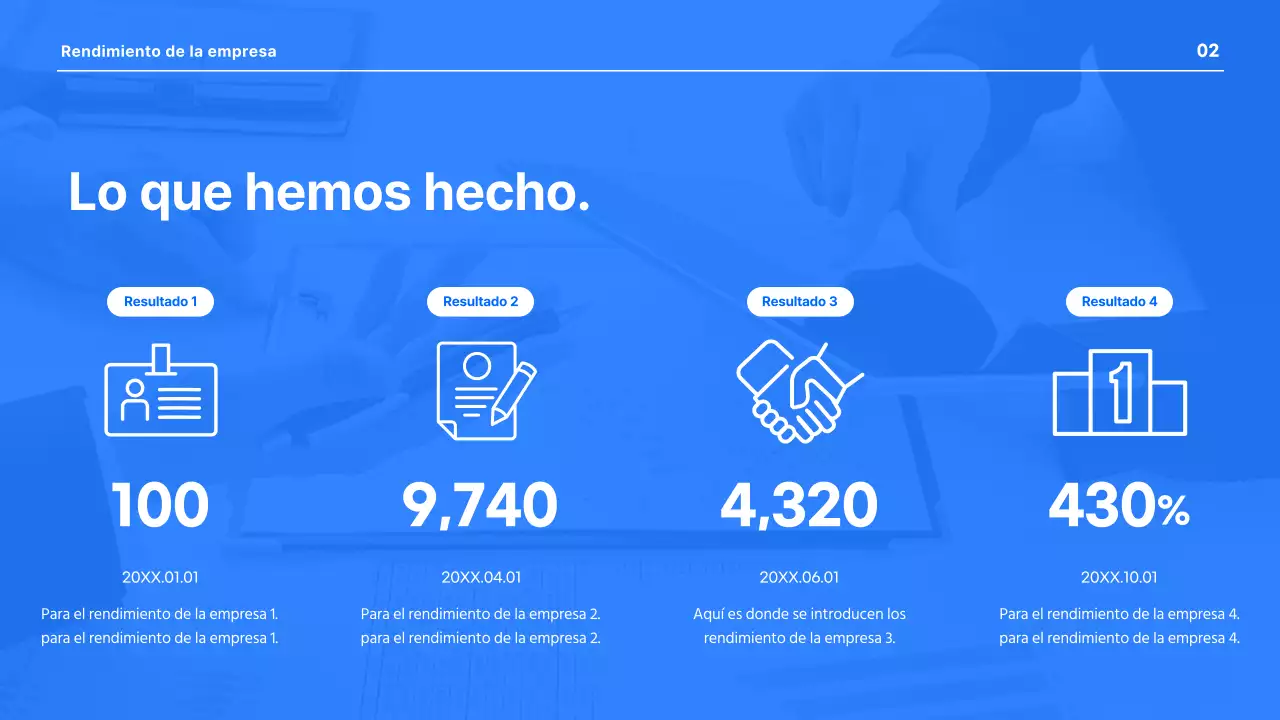 Una presentación empresarial moderna en azul y blanco